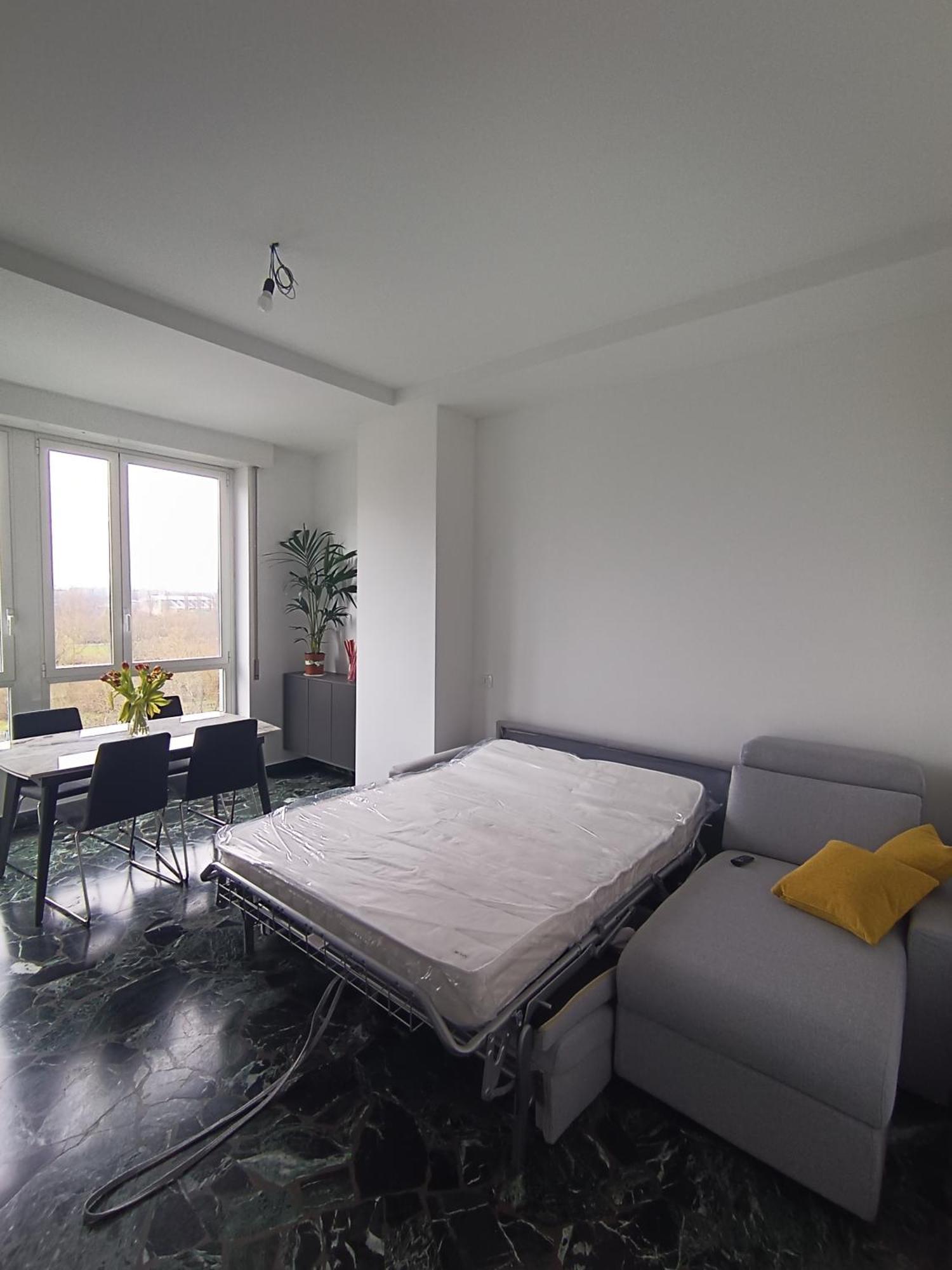 Homestay Stanza Matrimoniale Metro M5 - Bignami, Carroponte *